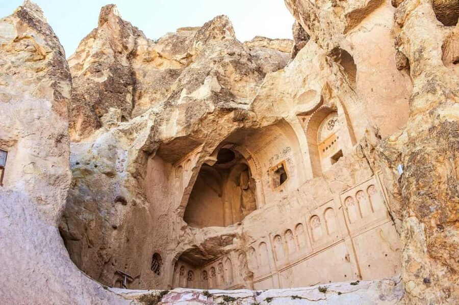 2 Days in Cappadocia: Guided Red and South Tour - Day 1: Devrent Valley, Paşabağı, Avanos, Zelve, and Uçhisar