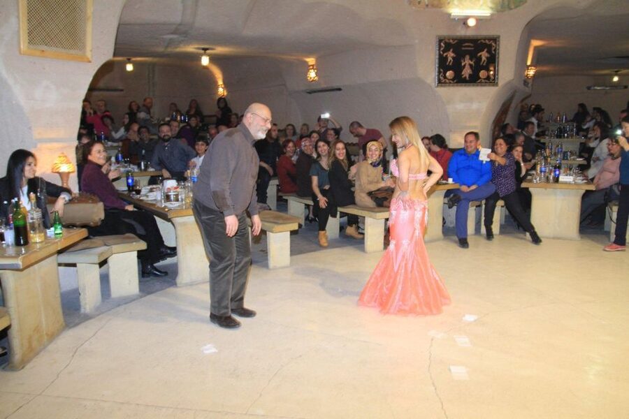 Avanos: Turkish Music and Dance Show with Dinner & Drinks - Before the First Song: Mezes and Your First Drink