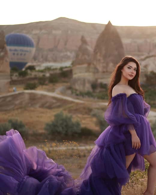 Cappadocia: Dream Dresses for Rent – Elevate Your Experience - Entering the Dress Shop Near Göreme Bazaar