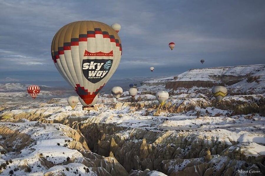 Cappadocia: Göreme Sunrise Hot Air Balloon Ride w/ Breakfast - Over the valleys and mountains: the sunrise moment