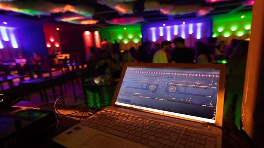 Cappadocia: Guided Bar Crawl with Hotel Pickup and Snack - Nightclub Finale: DJs, Dancing, and the Social Payoff