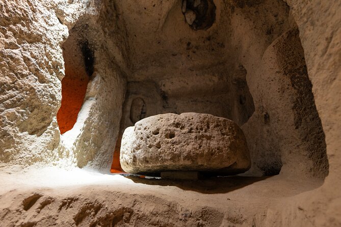 Cappadocia Guided Red Tour with Lunch & Entrance Fees - Zelve Open Air Museum: cave dwellings you can feel in your legs