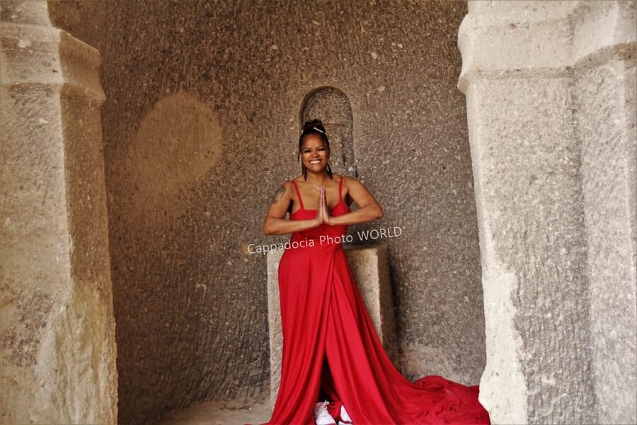 Cappadocia Photoshoot with Flying Dress - What this Cappadocia photoshoot really delivers (balloons plus styling)