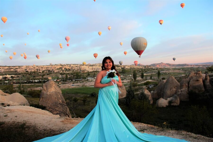 Cappadocia Photoshoot with Flying Dress - Rose Valley start: meeting the balloons at take-off