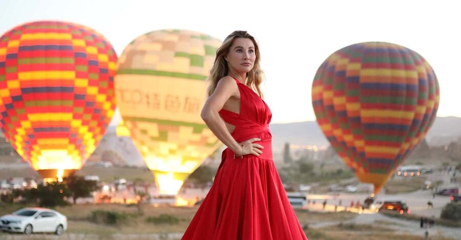 Cappadocia: Photoshooting with Flying Dresses - Optional Add-Ons: Classic Cars, Horse Farm, and Carpet Shop Scenes