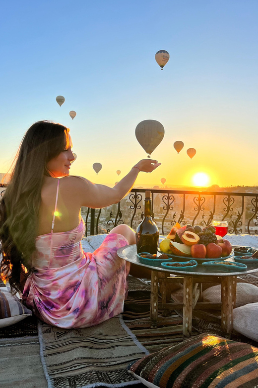 Cappadocia: Terrace Photo Spot With Balloon Flight View - Where you start: Tulip Cave Suites terrace view setup