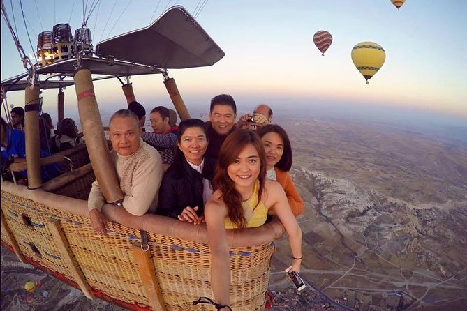 From Istanbul: 3-Day Cappadocia Highlights Tour by Plane - Small-group setup: why the Red and Blue format helps
