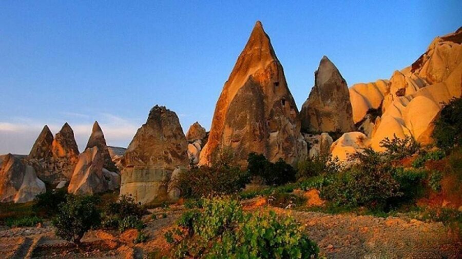 Göreme: Full-Day Customized Cappadocia Compact Itinerary - Uchisar Castle Photo Moments: A Rock Fortress View