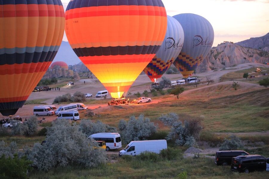 Göreme: Luxury Hot Air Balloon Flight in Göreme Valleys - The balloon prep window: photos, tea/coffee, and breakfast
