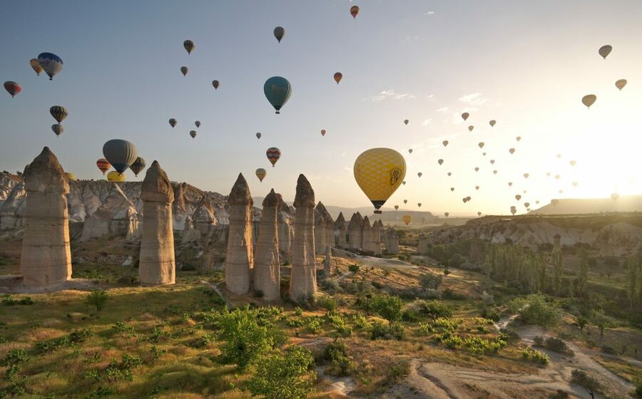 Göreme: Sunrise Hot Air Balloon Flight Over Cappadocia - Your morning flow: pickup, snacks, and the balloon inflation moment