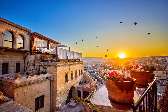 Hot Air Balloon, Best of Red and Green Guided 1-Day Tour - Goreme National Park and Fairy Chimneys: your first big wow