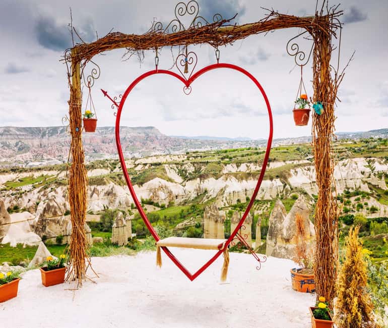 Istanbul: Cappadocia Day Trip with Flights & Lunch - Göreme Open-Air Museum: the rock-cut churches zone