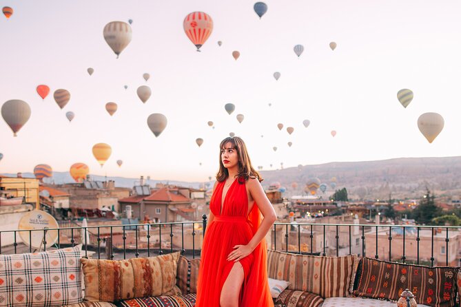 Photo Shooting with Breathtaking Views and Carpeted Corners - The photographer’s style: patience, precision, and posing that feels doable