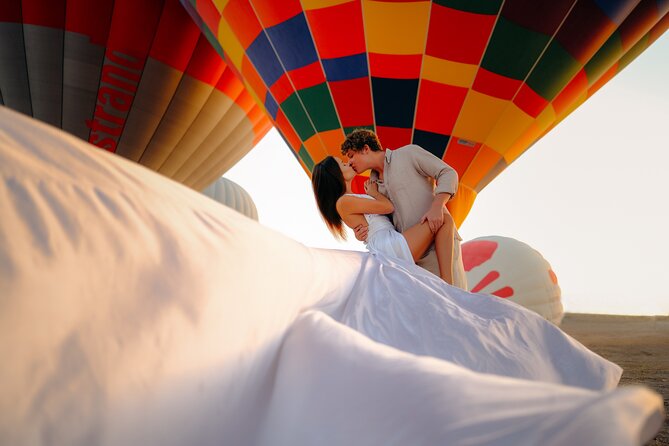 Photoshoot with Balloons in Cappadocia - The photographer experience: Soner, posing help, and fast edits