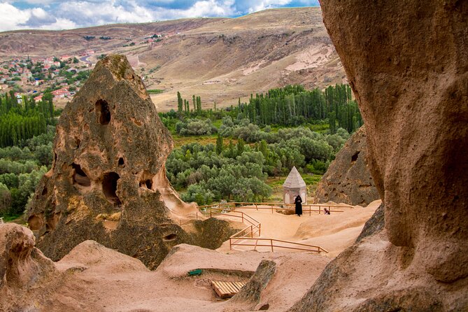 Red Valley Hiking and Underground City Tour - Ortahisar Castle: the panoramic payoff in a smaller town