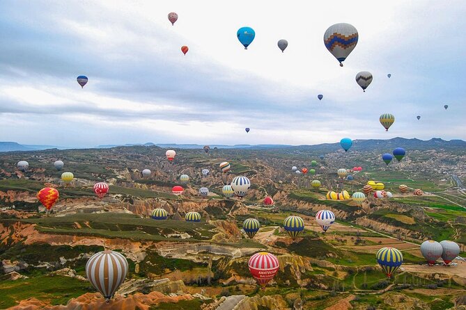 Watching Balloons on Cappadocia Sky(People Have Fear of Heights) - Tea, coffee, and snacks: small comfort that matters on early mornings
